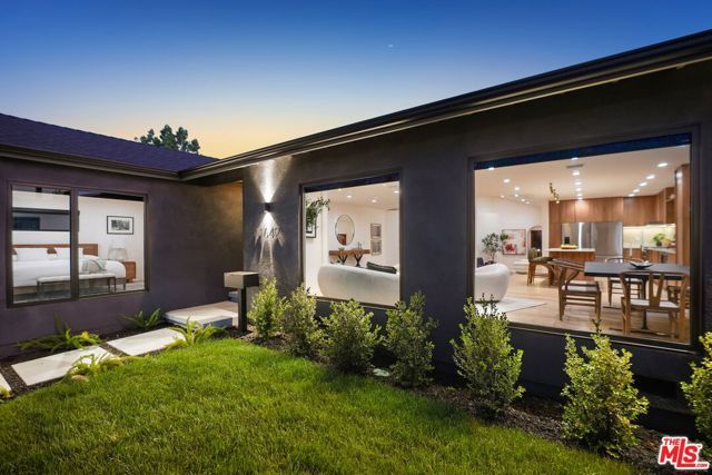 11642 Hartsook Street, Valley Village, CA 91601