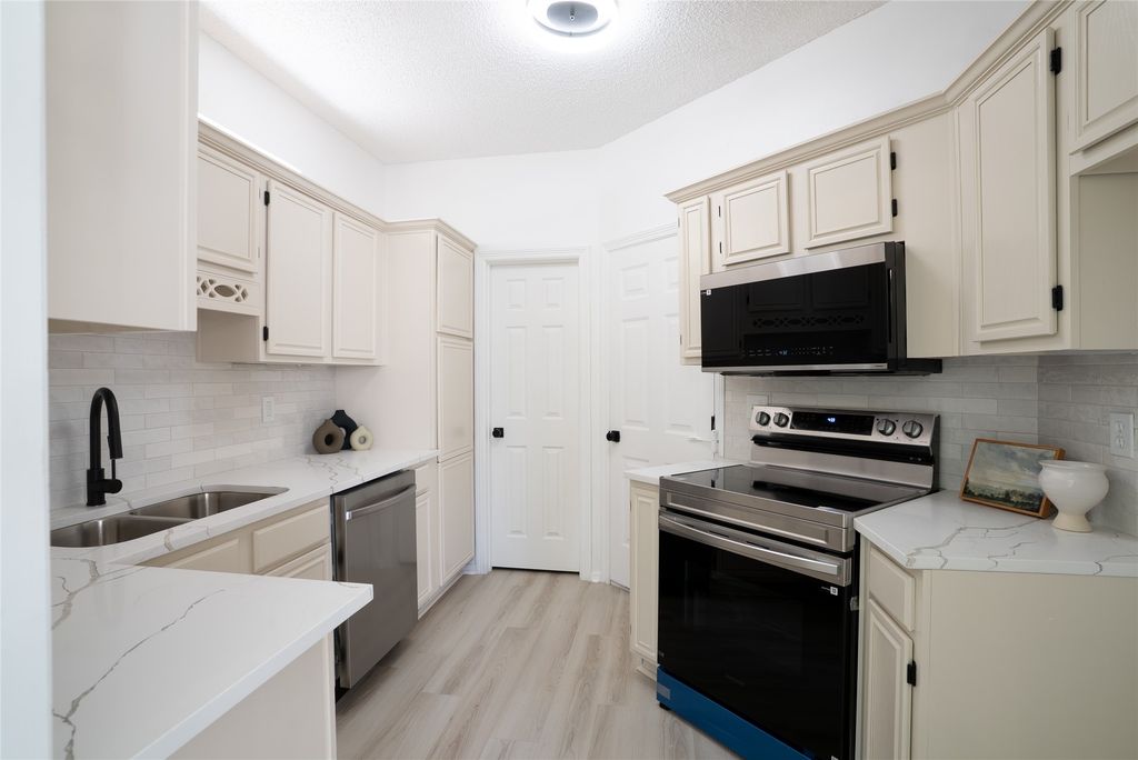 18942 Ravenglen Court, Dallas, TX 75287 — photo 5