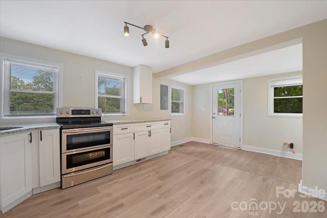304 S Derby Avenue, Newton, NC 28658