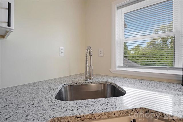 304 S Derby Avenue, Newton, NC 28658
