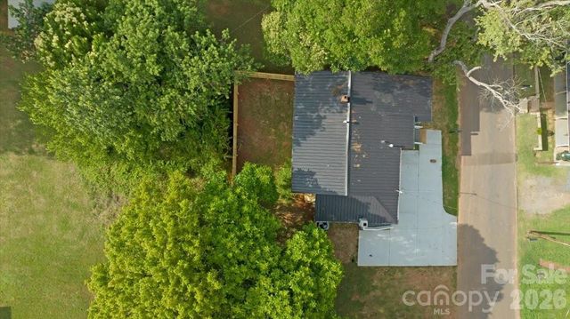 304 S Derby Avenue, Newton, NC 28658