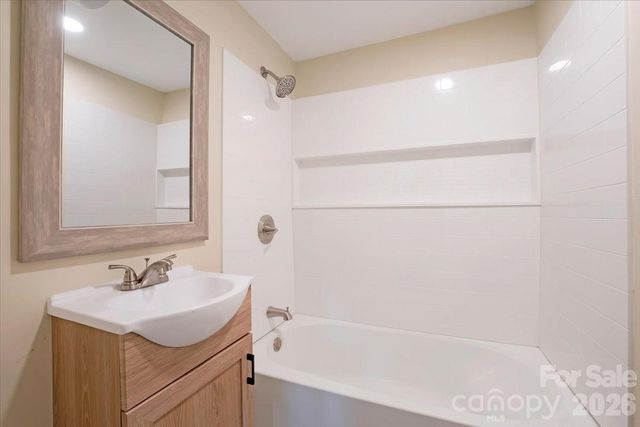 304 S Derby Avenue, Newton, NC 28658
