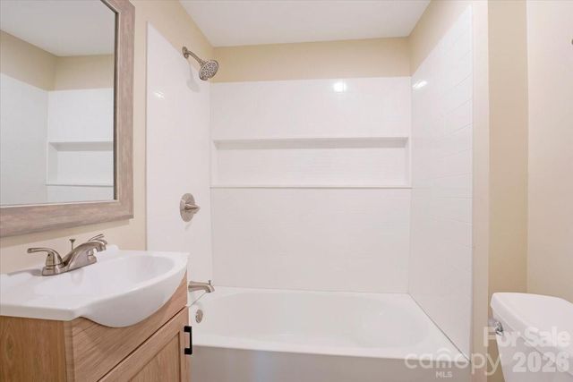 304 S Derby Avenue, Newton, NC 28658