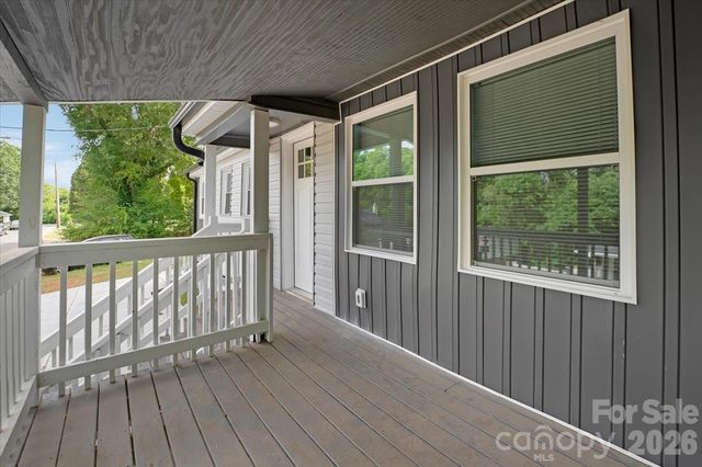 304 S Derby Avenue, Newton, NC 28658