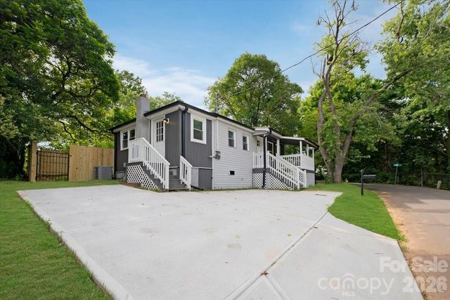 304 S Derby Avenue, Newton, NC 28658