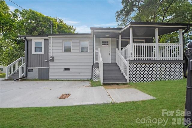 304 S Derby Avenue, Newton, NC 28658