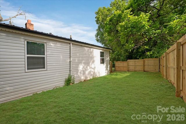 304 S Derby Avenue, Newton, NC 28658