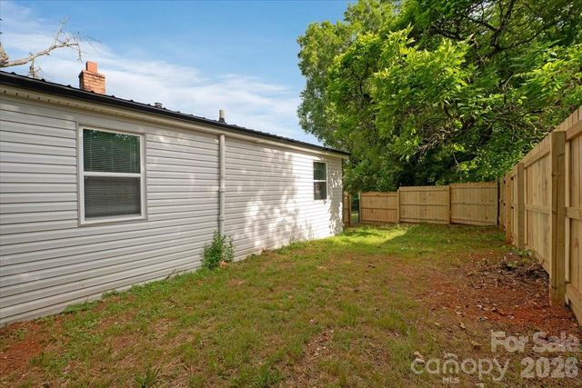 304 S Derby Avenue, Newton, NC 28658