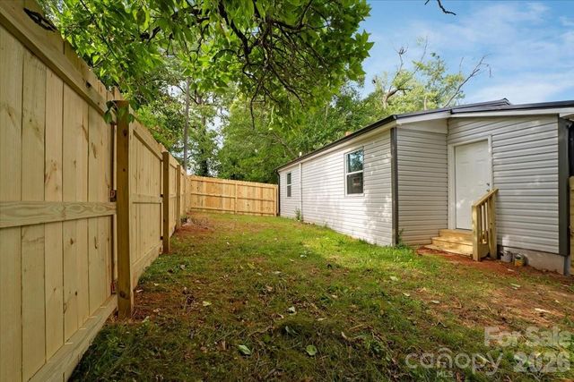 304 S Derby Avenue, Newton, NC 28658