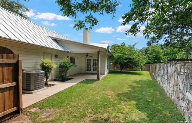 305 E Hosack St, Boerne, TX 78006