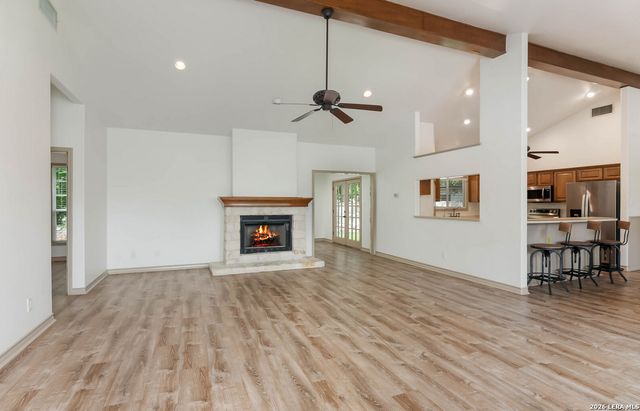 305 E Hosack St, Boerne, TX 78006