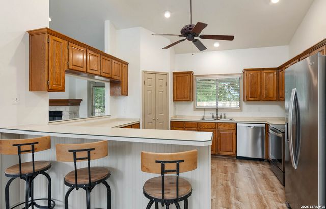 305 E Hosack St, Boerne, TX 78006