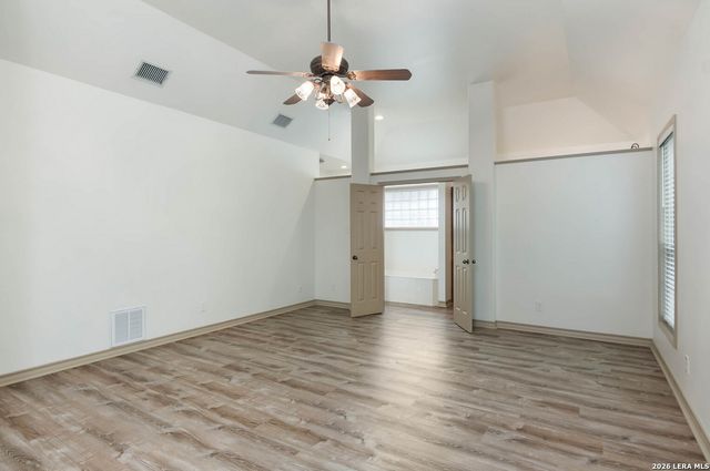 305 E Hosack St, Boerne, TX 78006