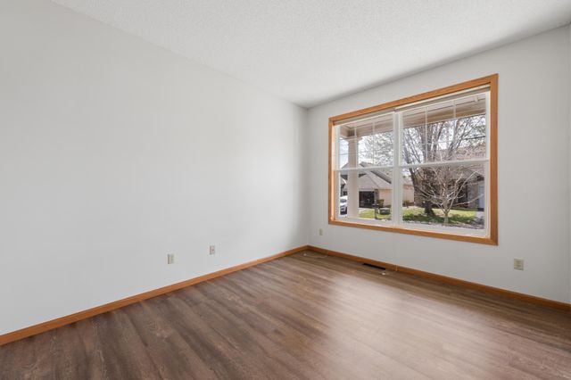 15130 Dutchman Way, Apple Valley, MN 55124