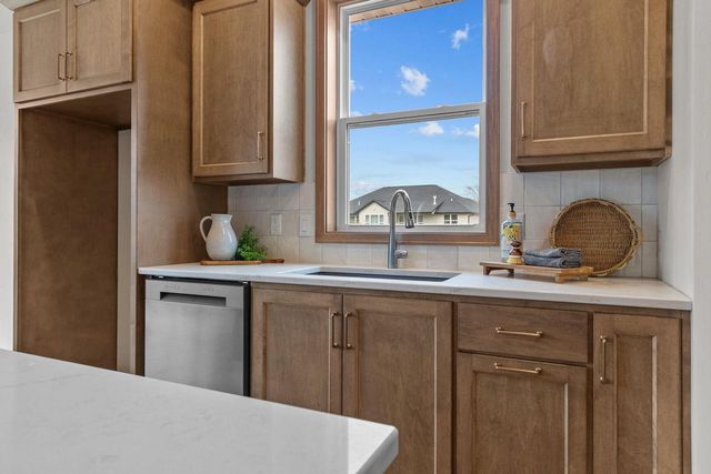 2514 BEASLE COURT, De Pere, WI 54115