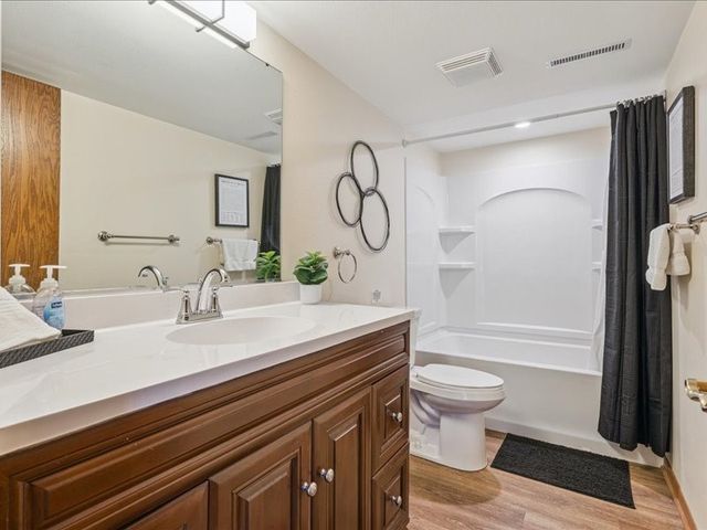 2355 Jessup Circle, Iowa City, IA 52246