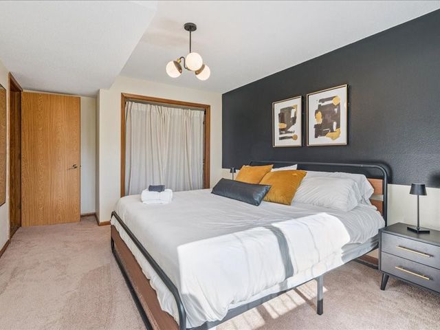 2355 Jessup Circle, Iowa City, IA 52246