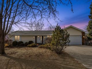 2355 Jessup Circle, Iowa City, IA 52246