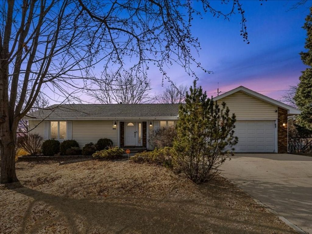 2355 Jessup Circle, Iowa City, IA 52246