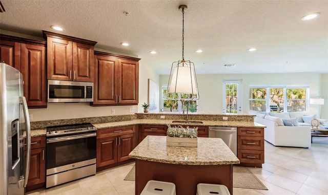 7840 34TH AVENUE W 102, Bradenton, FL 34209