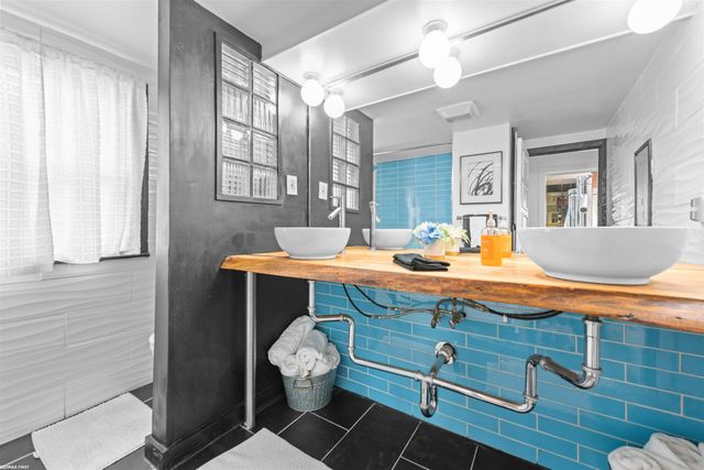 21450 Whittington Street, Farmington, MI 48336