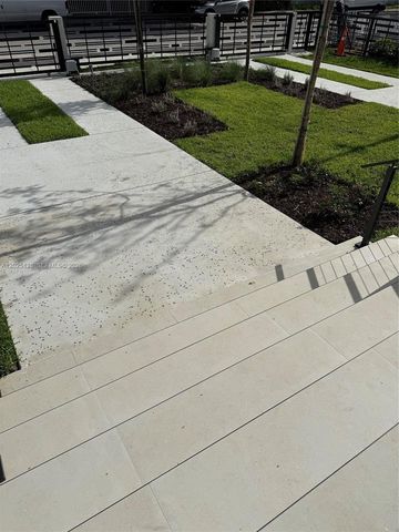 1924 NW 27th Street, Miami, FL 33142