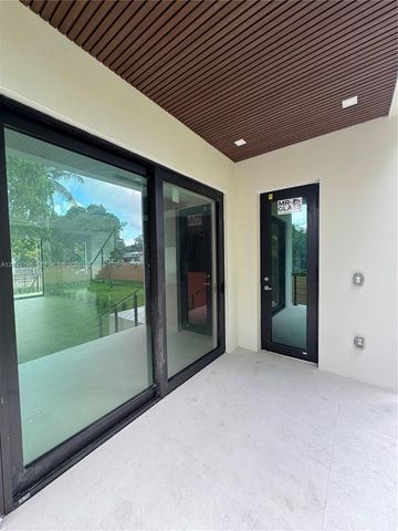 1924 NW 27th Street, Miami, FL 33142