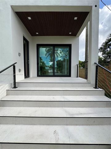 1924 NW 27th Street, Miami, FL 33142