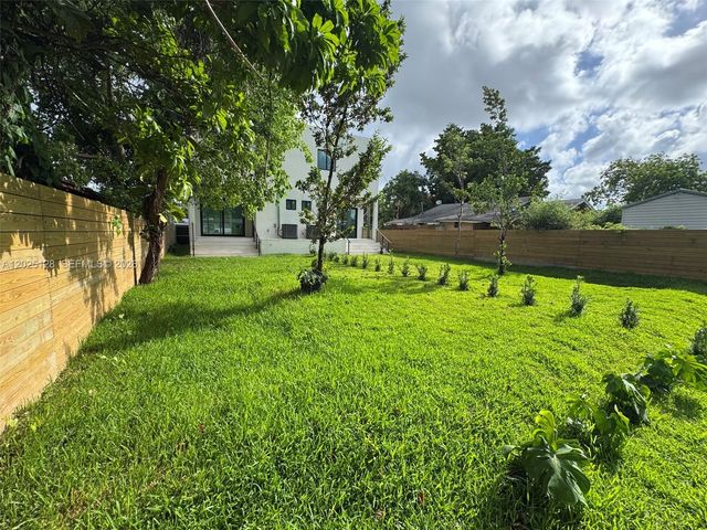 1924 NW 27th Street, Miami, FL 33142