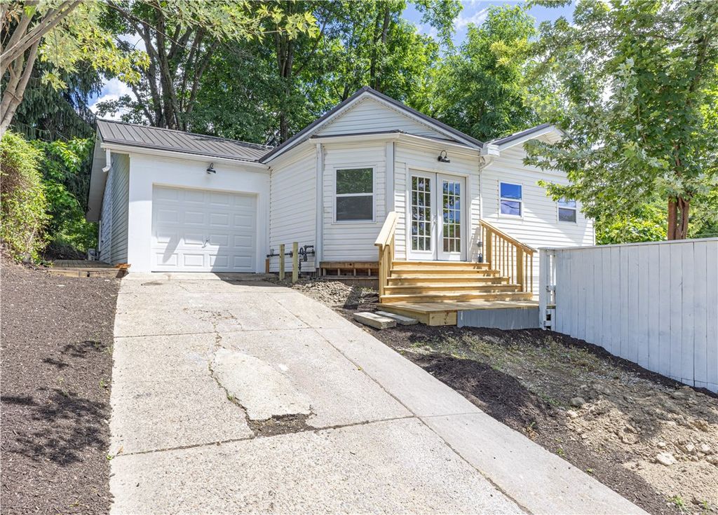 108 Lewis Dr, Penn Hills, PA 15235