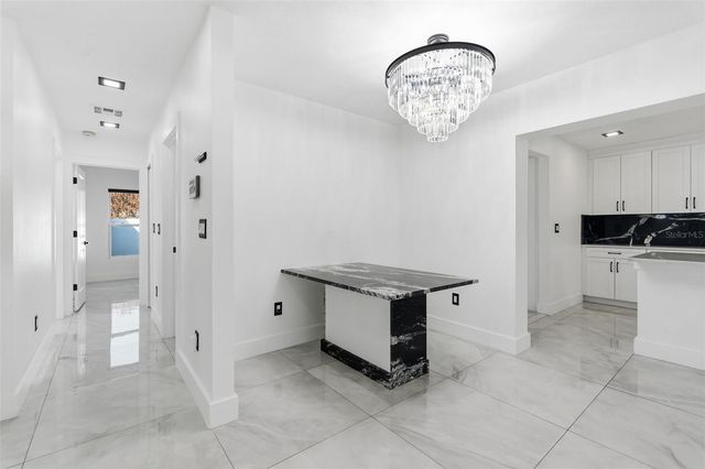 10104 N DARTMOUTH AVENUE, Tampa, FL 33612