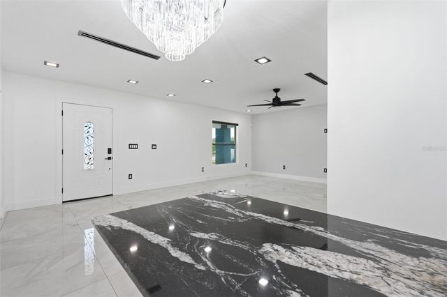 10104 N DARTMOUTH AVENUE, Tampa, FL 33612