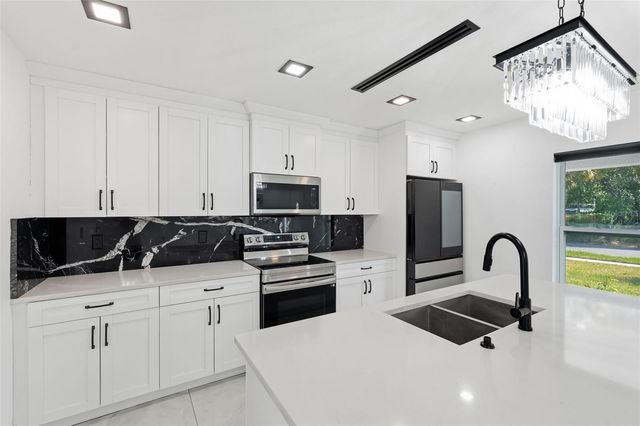 10104 N DARTMOUTH AVENUE, Tampa, FL 33612