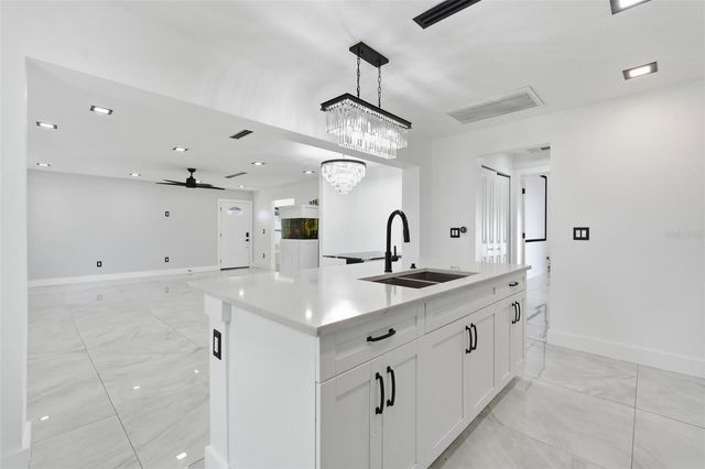 10104 N DARTMOUTH AVENUE, Tampa, FL 33612