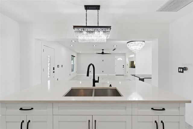 10104 N DARTMOUTH AVENUE, Tampa, FL 33612