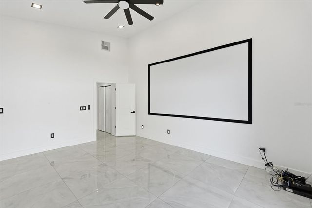 10104 N DARTMOUTH AVENUE, Tampa, FL 33612