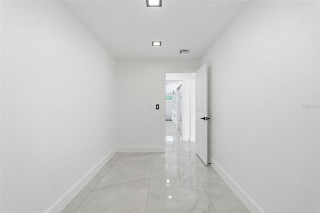 10104 N DARTMOUTH AVENUE, Tampa, FL 33612