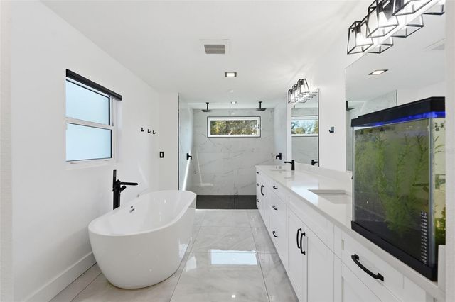 10104 N DARTMOUTH AVENUE, Tampa, FL 33612