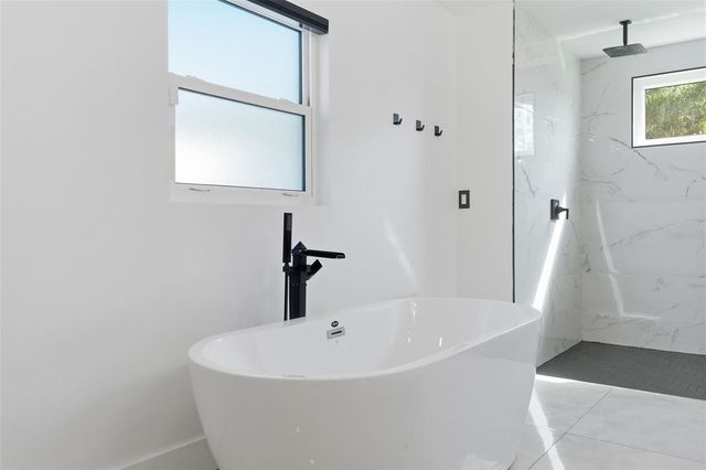 10104 N DARTMOUTH AVENUE, Tampa, FL 33612