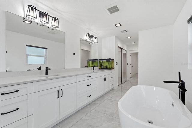 10104 N DARTMOUTH AVENUE, Tampa, FL 33612