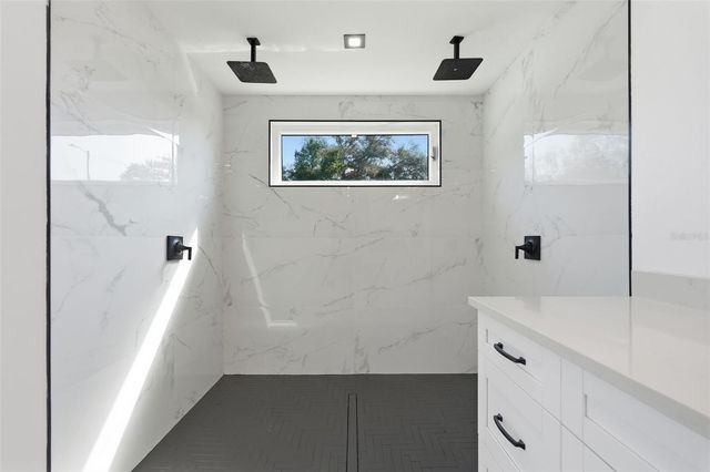 10104 N DARTMOUTH AVENUE, Tampa, FL 33612