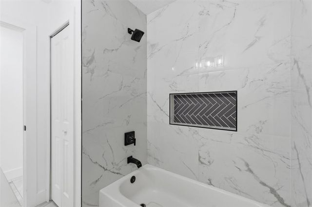 10104 N DARTMOUTH AVENUE, Tampa, FL 33612