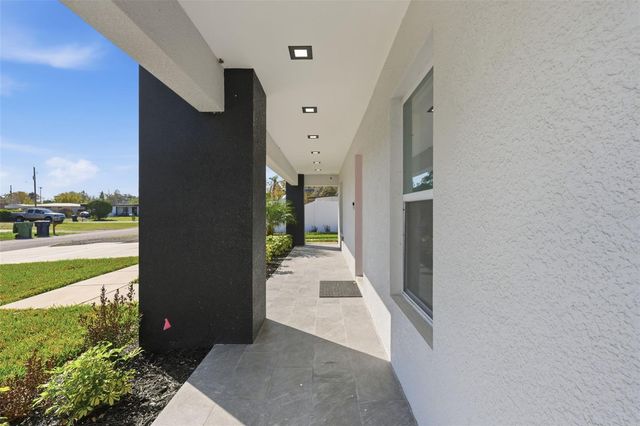 10104 N DARTMOUTH AVENUE, Tampa, FL 33612