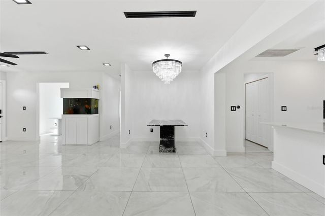 10104 N DARTMOUTH AVENUE, Tampa, FL 33612