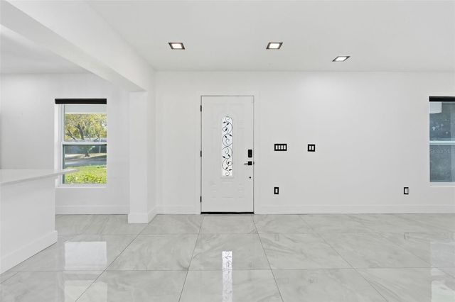 10104 N DARTMOUTH AVENUE, Tampa, FL 33612