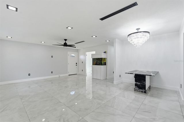 10104 N DARTMOUTH AVENUE, Tampa, FL 33612