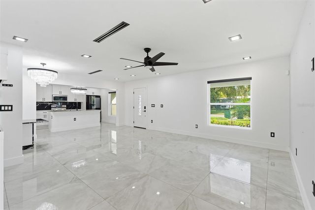 10104 N DARTMOUTH AVENUE, Tampa, FL 33612