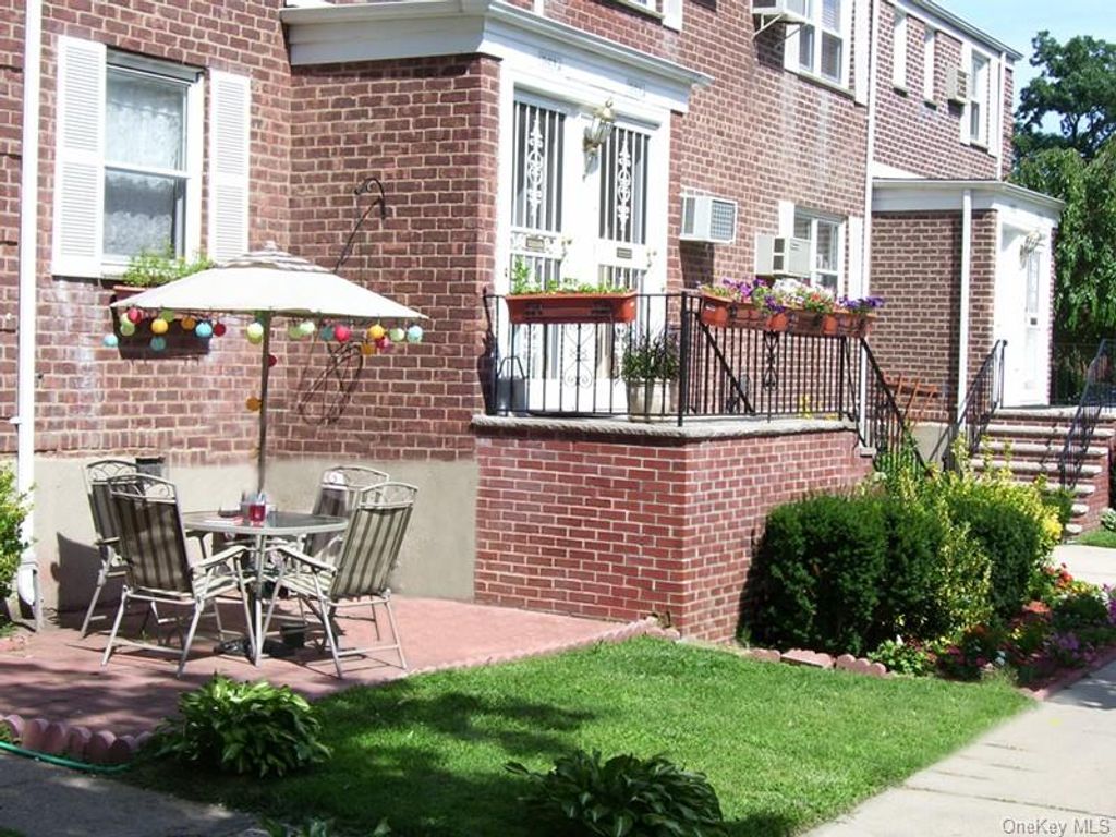 73-27 263rd Street 1st Floor, Glen Oaks, NY 11004