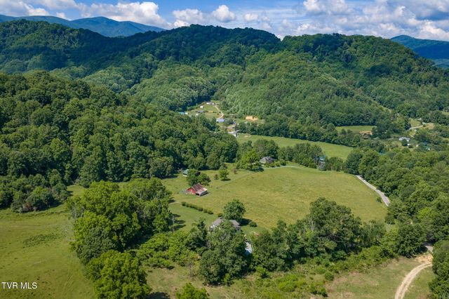 120 Teaberry Road, Roan Mountain, TN 37687
