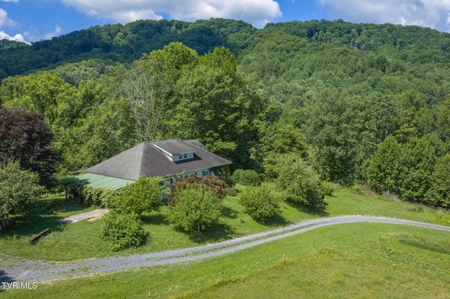 120 Teaberry Road, Roan Mountain, TN 37687